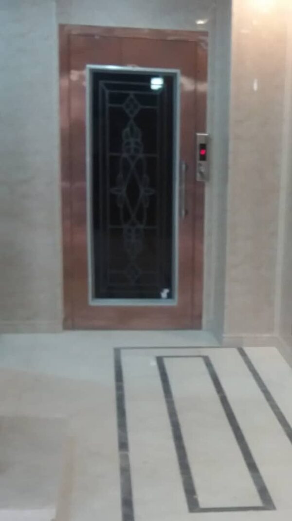 درب فلزی آسانسور
